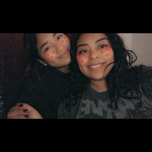 Meet your Posher, Cassandra